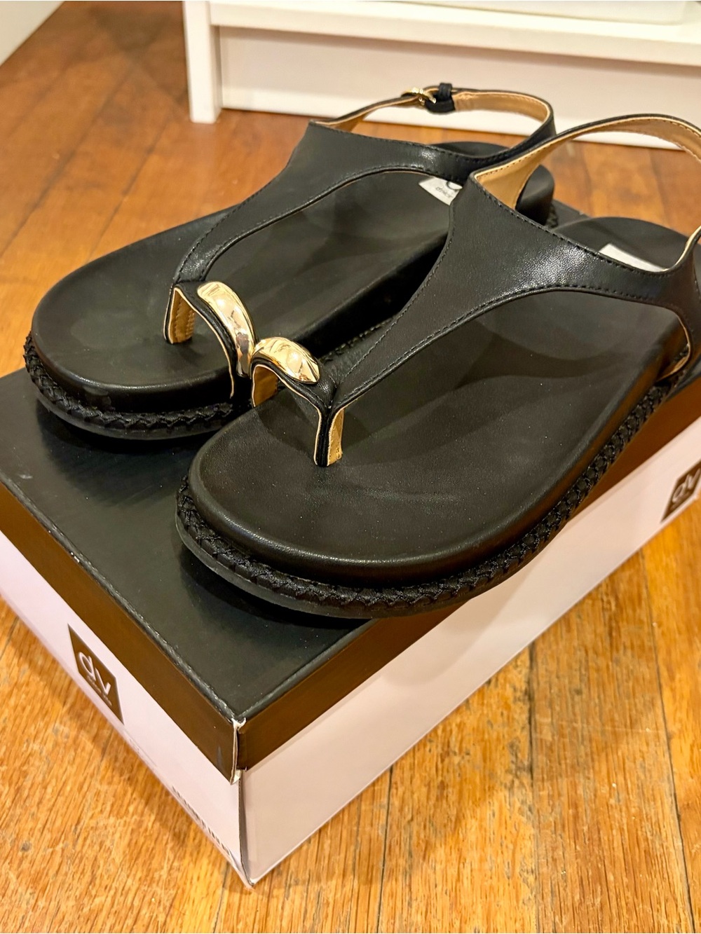 Dolce Vita “Pacey” black thong sandal with gold hardware-new in box-sz 7.5